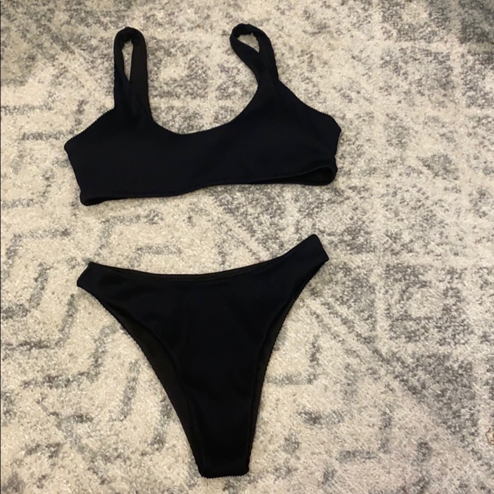 Buffbunny Chasing Waterfalls Set - Black